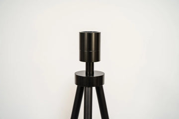 Elegant matte black tripod for floor lamp with E27 light socket Gofurnit