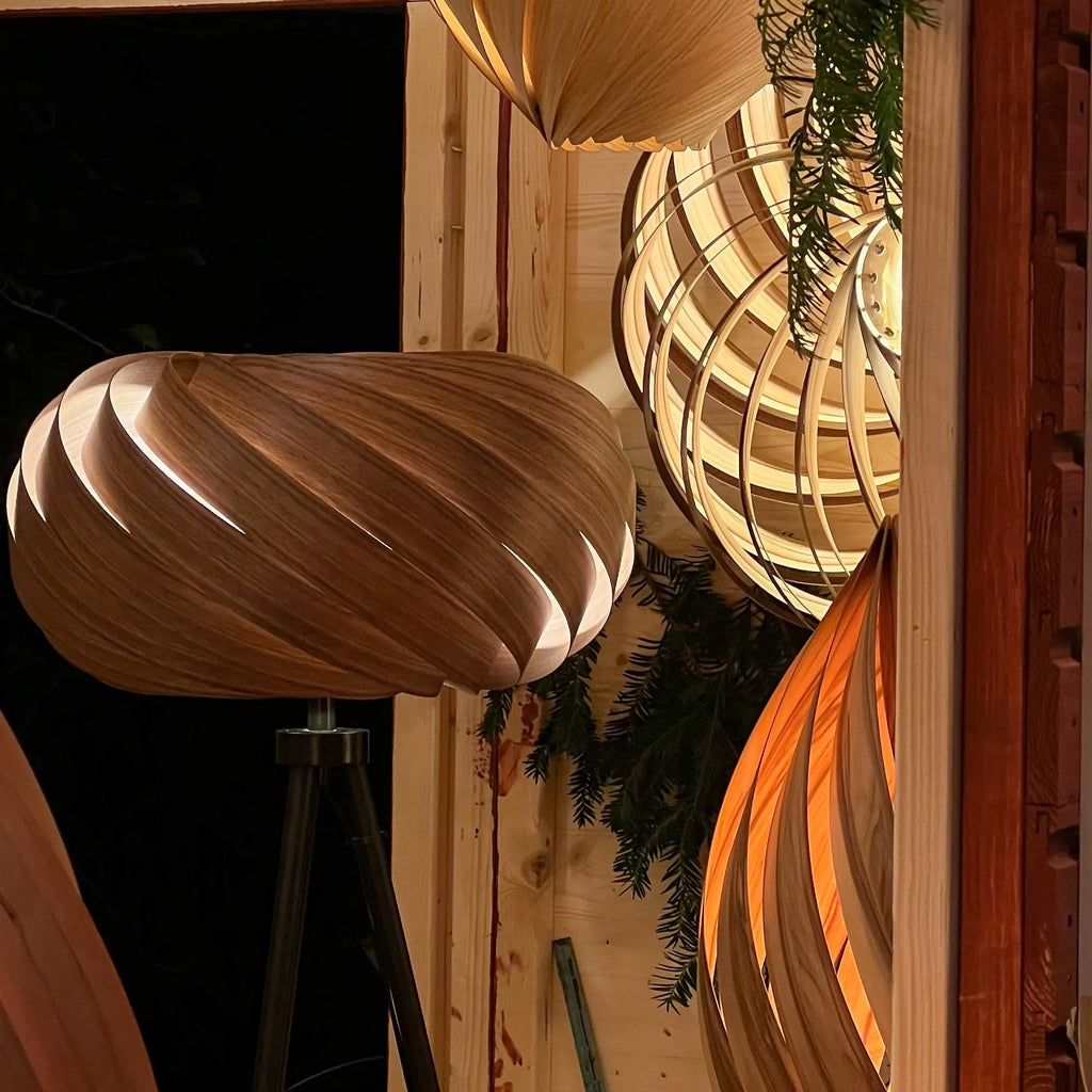 Floor lamp 'Quiescenta' from walnut Gofurnit